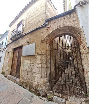 Casa de las Cabezas exterior.jpg