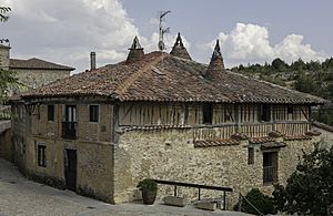 Archivo:Casa en Calatañazor, Soria, España, 2021-08-28, DD 63