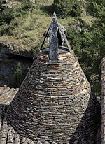 Archivo:Chimenea, Calatañazor, Soria, España, 2021-08-28, DD 52
