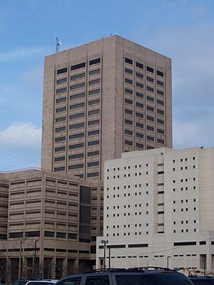 Archivo:Courts Tower and Correction Center