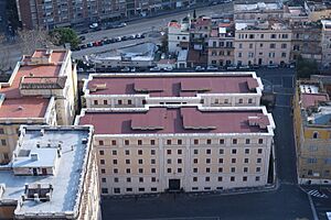 Archivo:Domus Sanctae Marthae from the Dome of St. Peter's