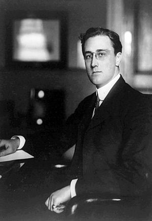 Archivo:Franklin Roosevelt Secretary of the Navy 1913