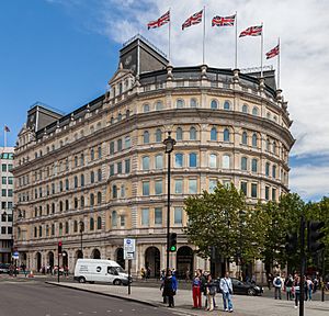 Archivo:Grand Buildings, Plaza de Trafalgar, Londres, Inglaterra, 2014-08-11, DD 181