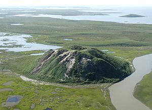 Archivo:Ibyuk - Canada's Tallest Pingo