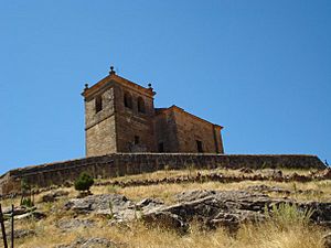 Archivo:Iglesia de san pedro moncalvillo de la sierra
