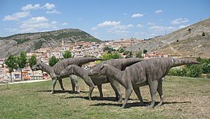Archivo:Iguanodon bernissartensis models - Castilla-La Mancha Paleontological Museum (Cuenca, Spain) 04