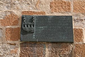 Archivo:Inscripción (nueva) - Arco del Obispo (Zamora)