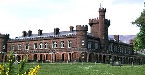 Archivo:KinlochCastleRum(AnneBurgess)May1974