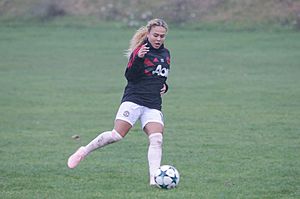 Archivo:Lewes FC Women 0 Manchester united Women 2 02 12 2018 a-251 (45248753585)