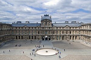 Archivo:Louvre Cour Carrée June 2010