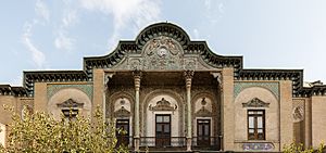 Archivo:Mansión Masoudieh, Teherán, Irán, 2016-09-17, DD 64