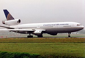 Archivo:McDonnell Douglas DC-10-10, Continental Micronesia (Continental Airlines) AN0217012