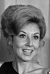 Archivo:Michael Learned, 1973