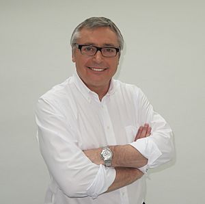 Archivo:Michael Robinson