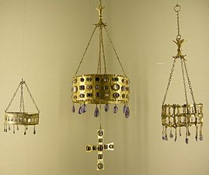 Archivo:Mnma, visigothic votive crowns, VII century
