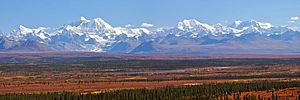Archivo:Mt. Hayes and the eastern Alaska Range mountains