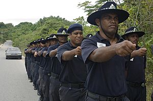 Archivo:Nauru cadet police on training exercise (1)