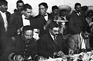 Archivo:Pancho Villa, el presidente provisional Eulalio Gutiérrez y Emiliano Zapata