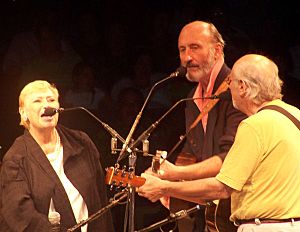 Archivo:Peter, Paul and Mary 2006
