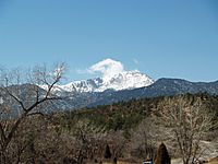 Archivo:Pikes Peak from the Garden of the Gods by David Shankbone