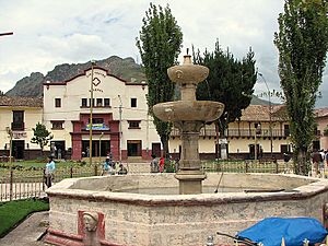 Archivo:Plaza de armas de Huancavelica