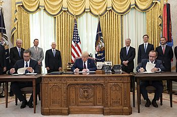 Archivo:President Trump Participates in a Signing Ceremony (50305615147)