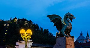 Archivo:Puente de los Dragones, Liubliana, Eslovenia, 2017-04-14, DD 09-11 HDR