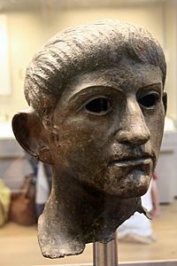 Archivo:Roman emperor head