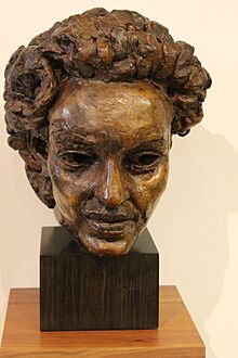 Rosalyn Tureck by Jacob Epstein 01.jpg