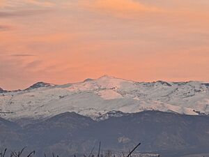 Archivo:Sierra Nevada desde Fuente Vaqueros (Granada) 4