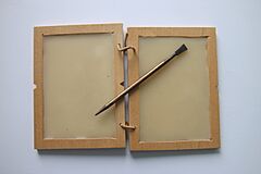 Archivo:Table with was and stylus Roman times