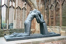 Archivo:UK Coventry Statue-of-Reconcilliation