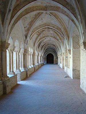 Archivo:Valladolid monasterio Valbuena 07f claustro Ni