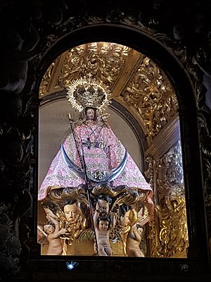 Archivo:Virgen de la Montaña con manto rosa