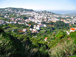 Vista de la villa mariana de Teror - panoramio.jpg