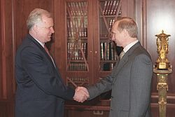 Archivo:Vladimir Putin with Nikolai Ryzhkov-1