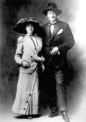 Archivo:Voda de Virxinia e Castelao, 1912