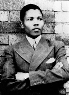 Archivo:Young Mandela