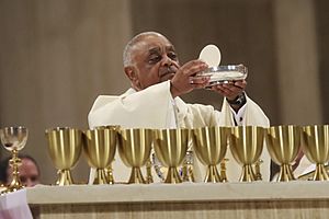 Archivo:052119 ArchbishopGregoryInstallationMass