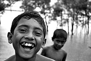 Archivo:A Smiling boy from Bangladesh