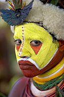 Archivo:A woman of Papua New Guinea with facepaint