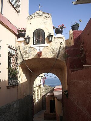 Archivo:Acceso interior a la Puerta de Fuente Caballos, Ceuta