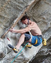 Archivo:Adam Ondra climbing Silence, 9c by PAVEL BLAZEK 1-cropped