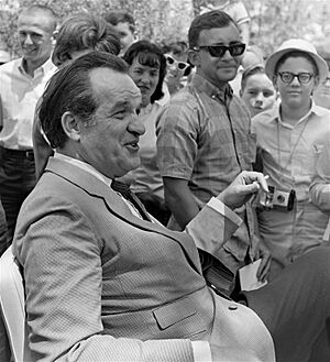 Archivo:Al Capp at 1966 Art Festival in Florida