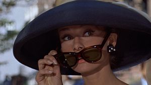 Archivo:Audrey Hepburn Tiffany's 3