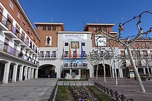 Archivo:Ayuntamiento de Torrejón de Ardoz
