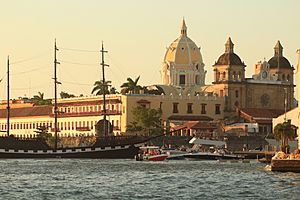 Archivo:Bahía de Cartagena Colombia