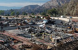 Archivo:Burned mobile home neighborhood in California edit