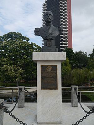Archivo:Busto del Capitán Arturo Prat Chacón