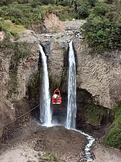 Archivo:Cable Car, Manto de la novia waterfall